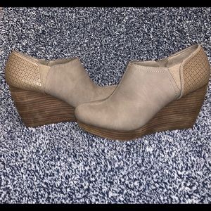 Memory foam Dr. Scholl’s booties